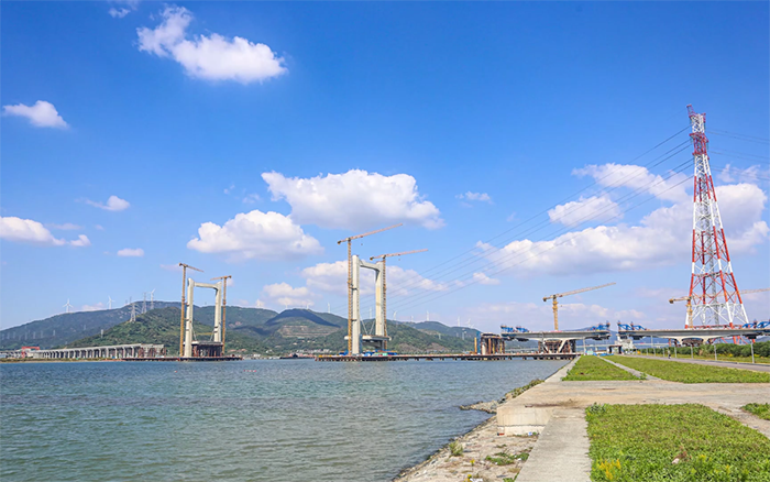 “牽手”群島！徐工塔機助力世界級跨海連島工程刷新“進度條”