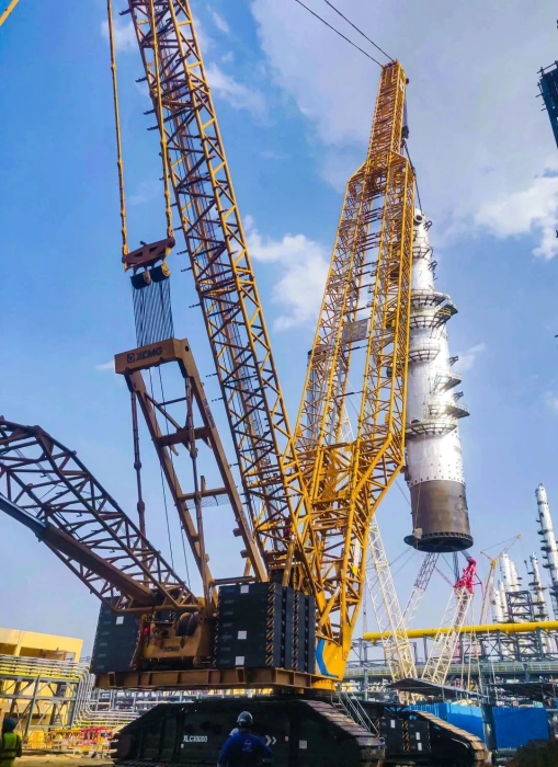 奔赴海外！徐工履帶起重機跨海助建大型石油煉化項目