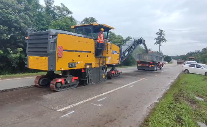 徐工成套道路機(jī)械油面施工，這次在馬來西亞！