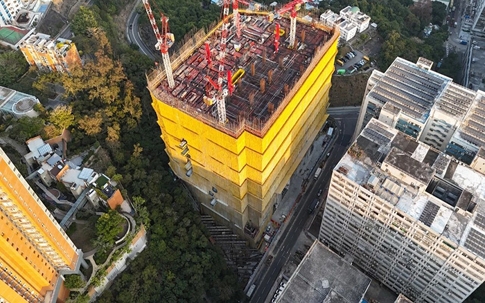 擎動香江！徐工群塔助力中國移動香港火炭數(shù)據(jù)中心建設(shè)