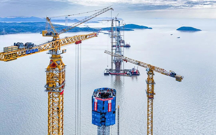 世界級跨海工程，雙主塔封頂