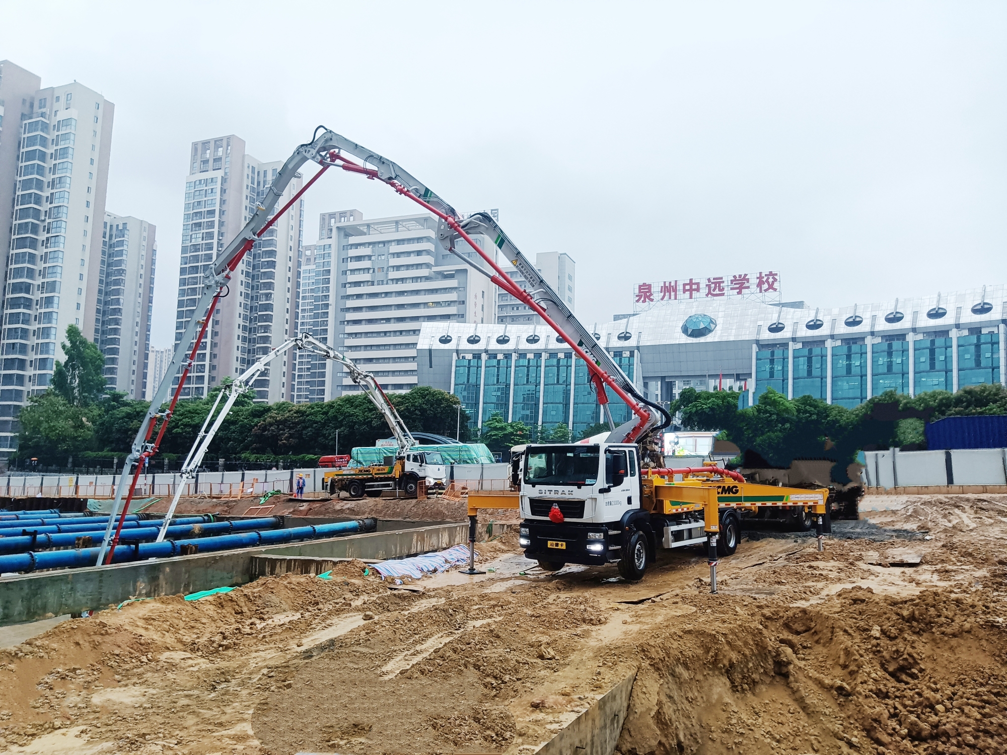 徐工混凝土成套化裝備高效澆筑泉州快速路改造工程！