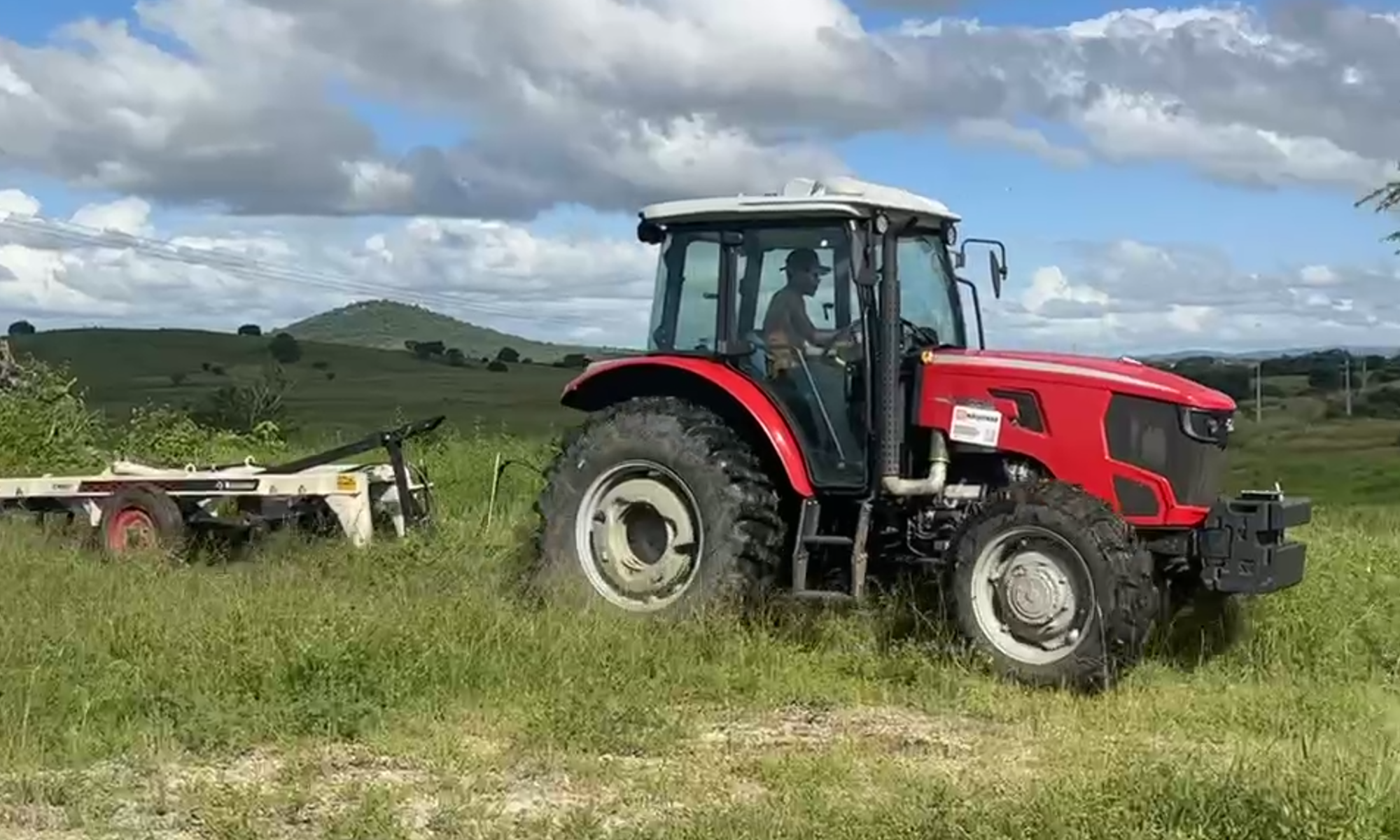 徐工XT804拖拉機賦能巴西草場高效作業