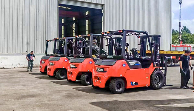 徐工孔雀新能源叉車批量交付船舶制造企業